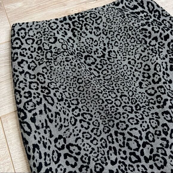 Carlisle Leopard Print Wool Pencil Skirt Size 0 - Picture 3 of 11
